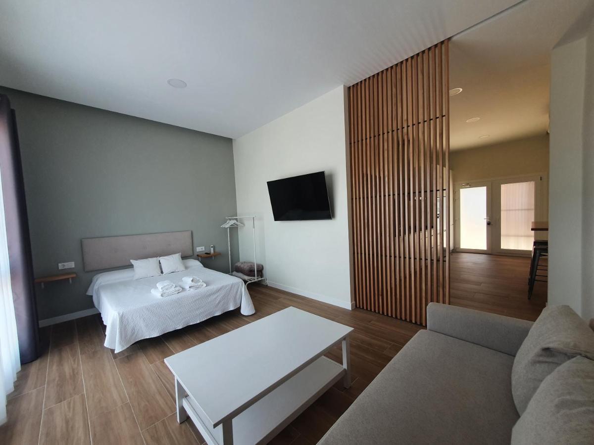 - Bedroom, Bathroom & Kitchen Appartement Redondela